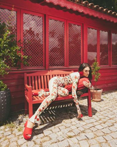Esra Bilgiç seksi ifşa fotoğrafı 413