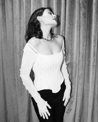 Esra Bilgiç seksi ifşa fotoğrafı 424
