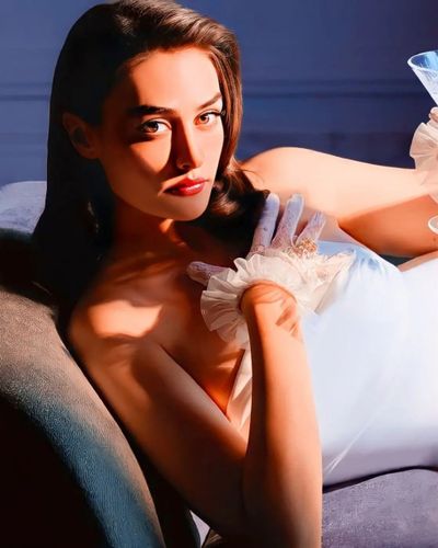 Esra Bilgiç seksi ifşa fotoğrafı 425