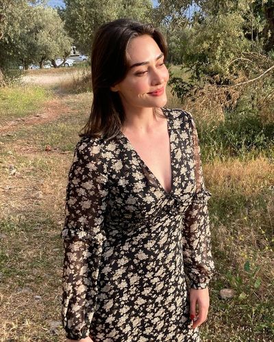 Esra Bilgiç seksi ifşa fotoğrafı 429