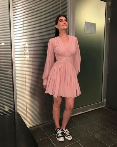 Esra Bilgiç seksi ifşa fotoğrafı 432