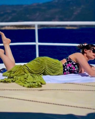 Esra Bilgiç seksi ifşa fotoğrafı 441