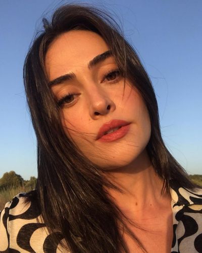 Esra Bilgiç seksi ifşa fotoğrafı 445