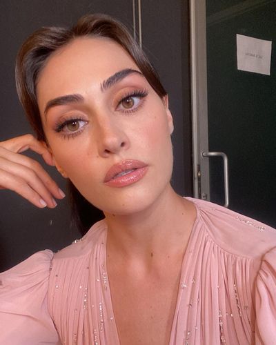 Esra Bilgiç seksi ifşa fotoğrafı 453