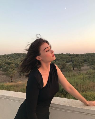 Esra Bilgiç seksi ifşa fotoğrafı 454