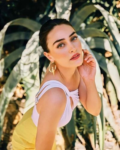 Esra Bilgiç seksi ifşa fotoğrafı 474