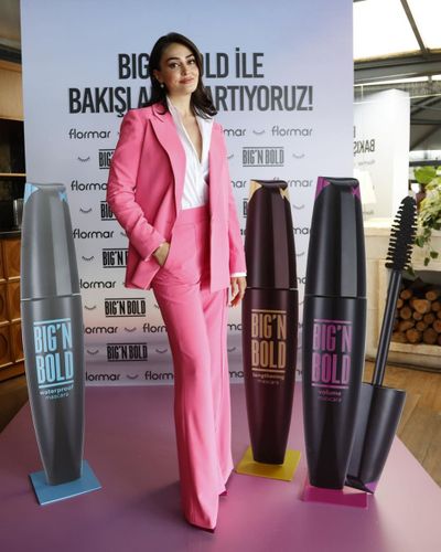 Esra Bilgiç seksi ifşa fotoğrafı 477