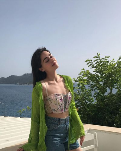 Esra Bilgiç seksi ifşa fotoğrafı 489