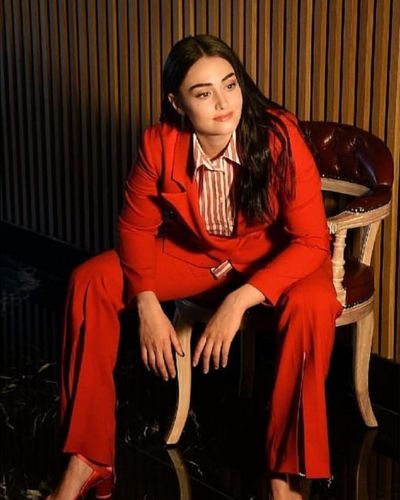Esra Bilgiç seksi ifşa fotoğrafı 508