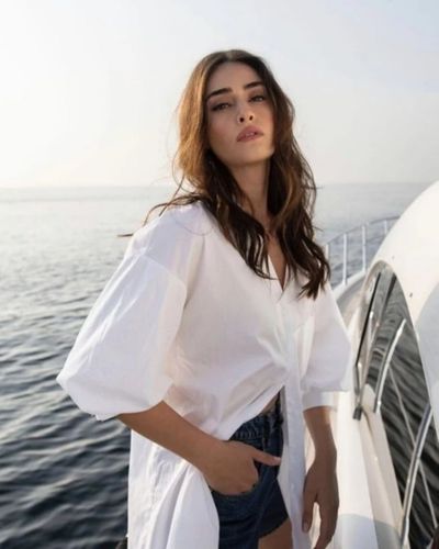 Esra Bilgiç seksi ifşa fotoğrafı 515