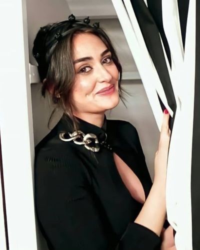 Esra Bilgiç seksi ifşa fotoğrafı 516