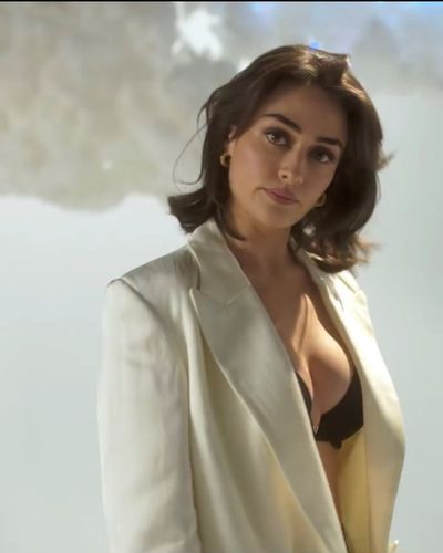 Esra Bilgiç seksi ifşa fotoğrafı 518