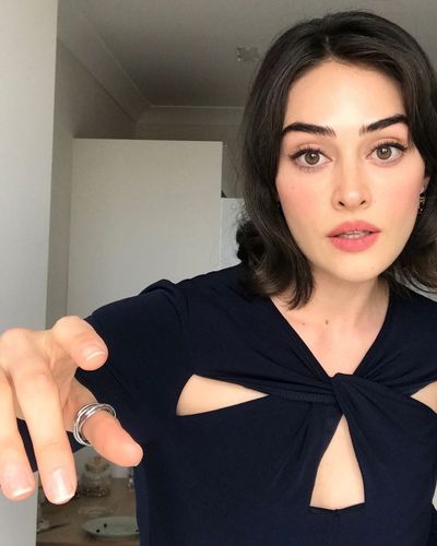 Esra Bilgiç seksi ifşa fotoğrafı 525
