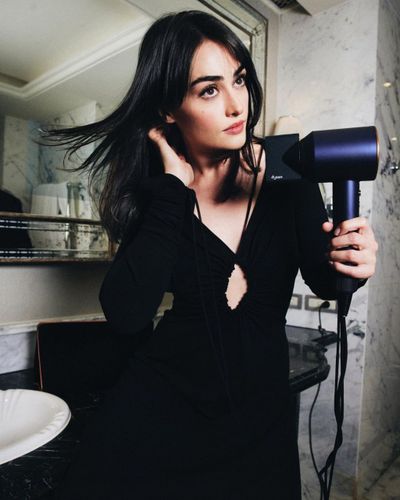 Esra Bilgiç seksi ifşa fotoğrafı 536