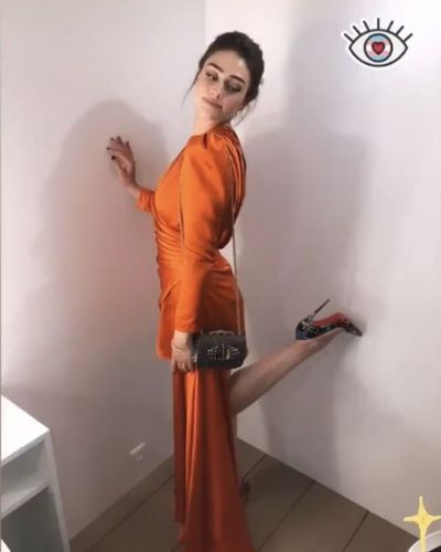 Esra Bilgiç seksi ifşa fotoğrafı 539