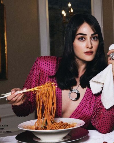 Esra Bilgiç seksi ifşa fotoğrafı 545