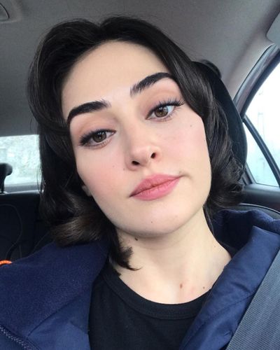 Esra Bilgiç seksi ifşa fotoğrafı 553
