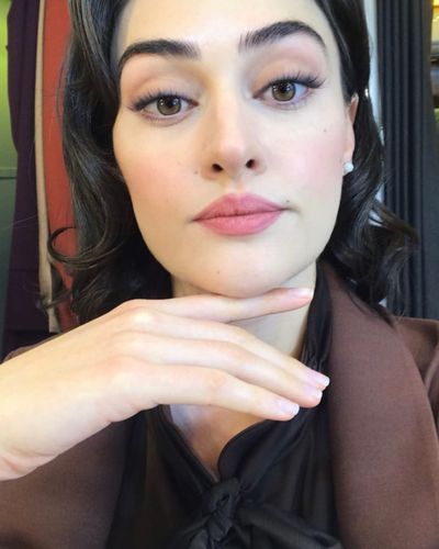 Esra Bilgiç seksi ifşa fotoğrafı 554