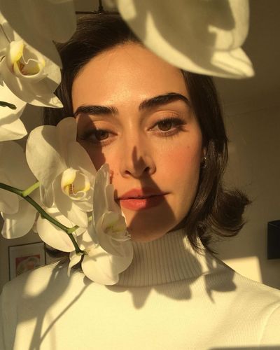 Esra Bilgiç seksi ifşa fotoğrafı 557