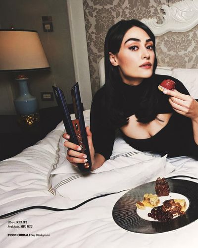 Esra Bilgiç seksi ifşa fotoğrafı 559