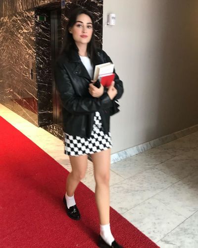Esra Bilgiç seksi ifşa fotoğrafı 564