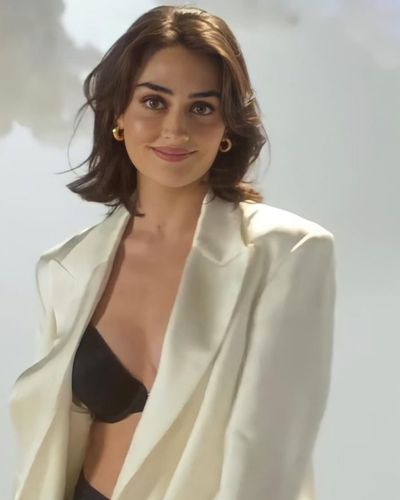 Esra Bilgiç seksi ifşa fotoğrafı 567
