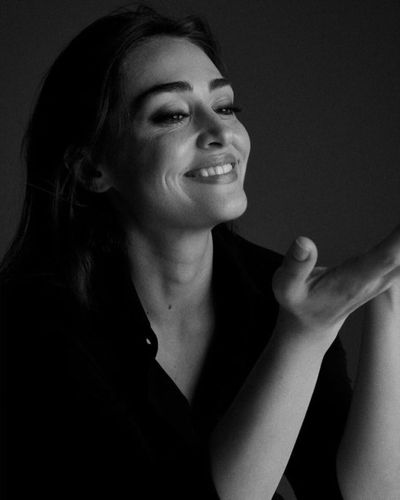 Esra Bilgiç seksi ifşa fotoğrafı 573