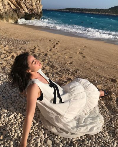 Esra Bilgiç seksi ifşa fotoğrafı 579