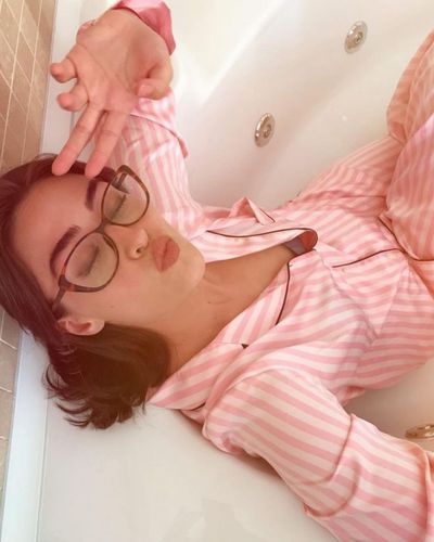 Esra Bilgiç seksi ifşa fotoğrafı 582