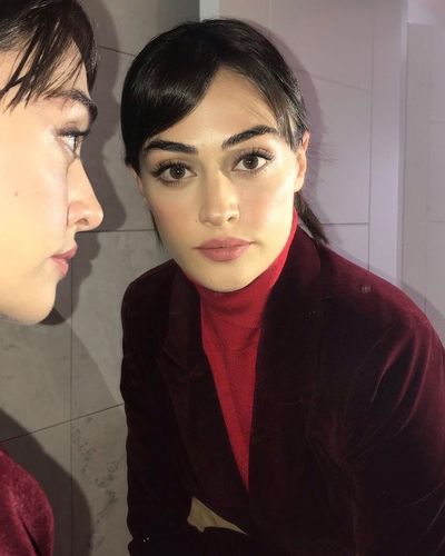 Esra Bilgiç seksi ifşa fotoğrafı 583