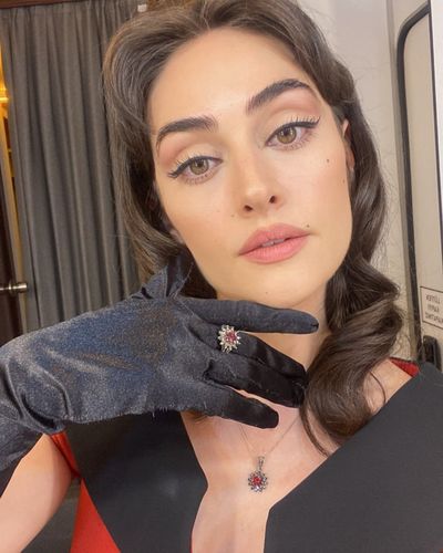 Esra Bilgiç seksi ifşa fotoğrafı 593
