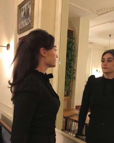 Esra Bilgiç seksi ifşa fotoğrafı 595