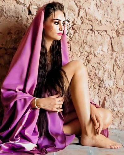 Esra Bilgiç seksi ifşa fotoğrafı 601