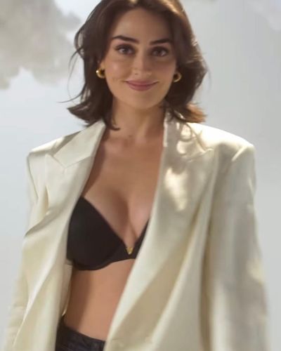 Esra Bilgiç seksi ifşa fotoğrafı 604