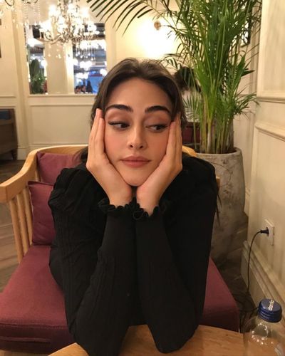 Esra Bilgiç seksi ifşa fotoğrafı 605