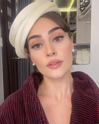 Esra Bilgiç seksi ifşa fotoğrafı 623