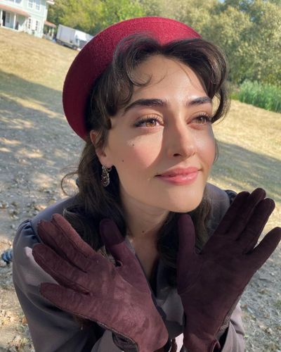 Esra Bilgiç seksi ifşa fotoğrafı 626