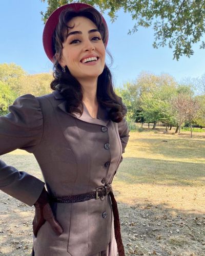 Esra Bilgiç seksi ifşa fotoğrafı 633