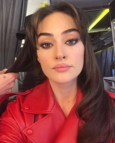 Esra Bilgiç seksi ifşa fotoğrafı 639