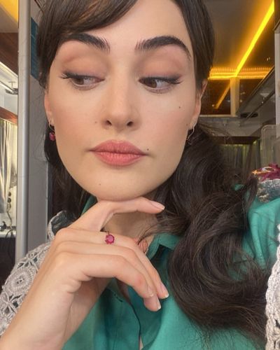 Esra Bilgiç seksi ifşa fotoğrafı 643