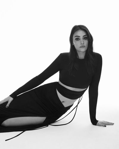 Esra Bilgiç seksi ifşa fotoğrafı 645