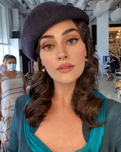 Esra Bilgiç seksi ifşa fotoğrafı 662