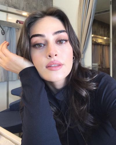 Esra Bilgiç seksi ifşa fotoğrafı 663