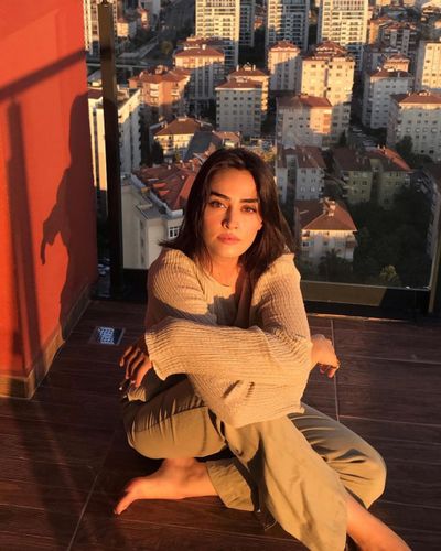 Esra Bilgiç seksi ifşa fotoğrafı 664