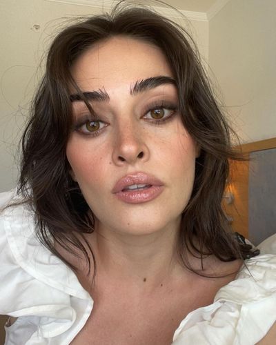 Esra Bilgiç seksi ifşa fotoğrafı 674