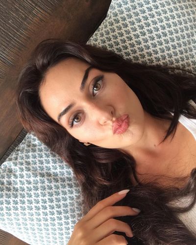 Esra Bilgiç seksi ifşa fotoğrafı 67