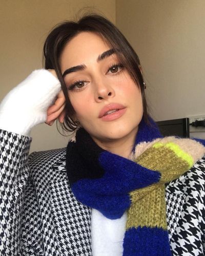 Esra Bilgiç seksi ifşa fotoğrafı 686