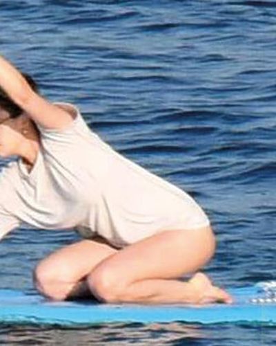 Esra Bilgiç seksi ifşa fotoğrafı 692