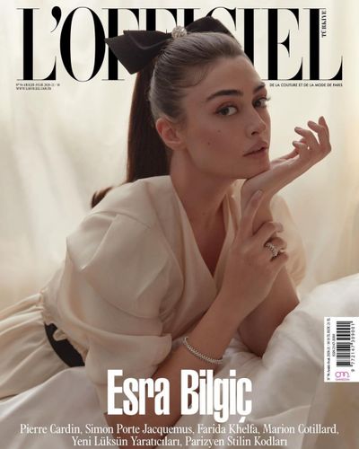 Esra Bilgiç seksi ifşa fotoğrafı 695