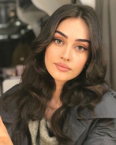 Esra Bilgiç seksi ifşa fotoğrafı 697